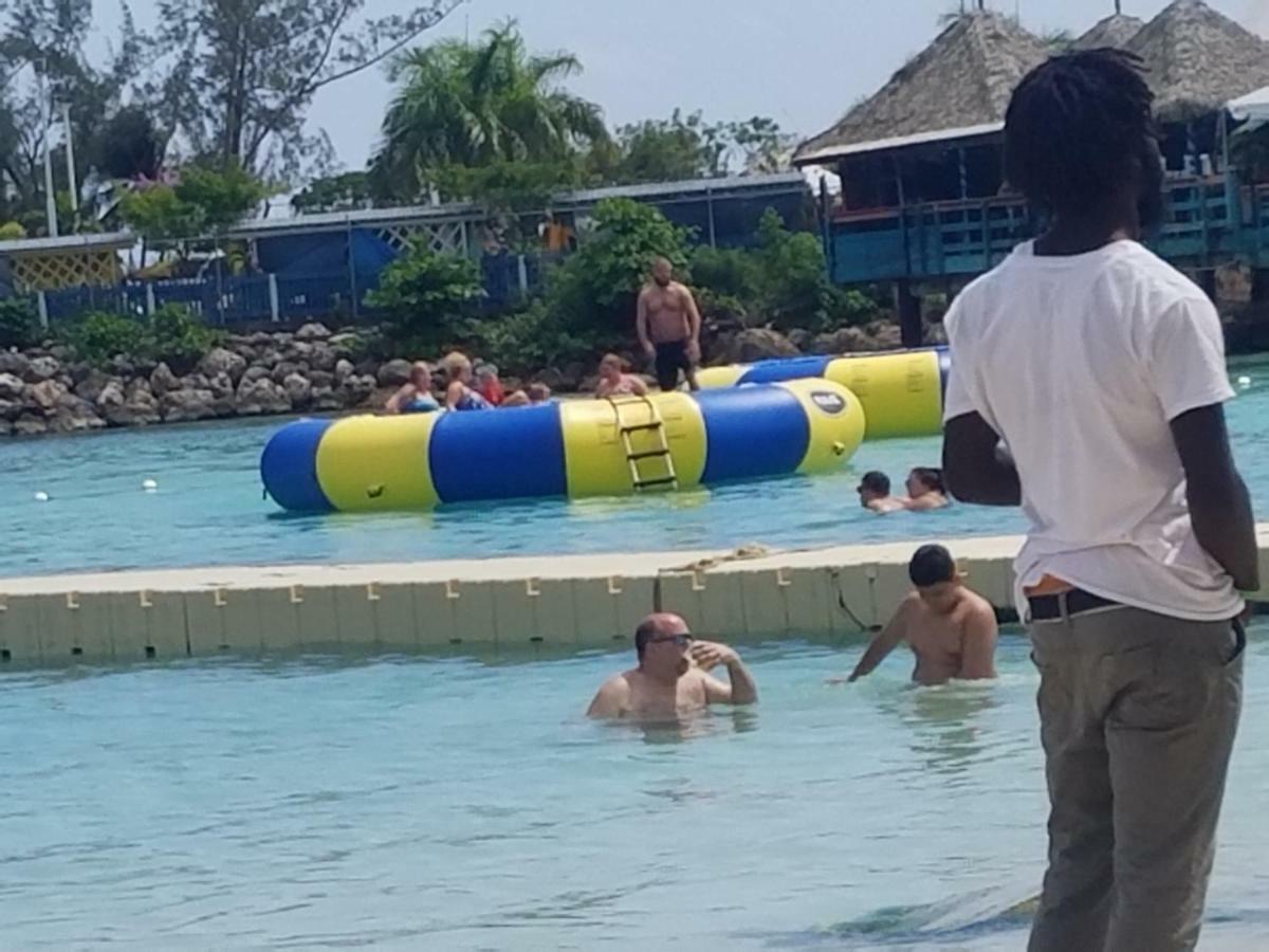 Rosi Ocean Sand Hotel Apt Ocho Rios Zewnętrze zdjęcie